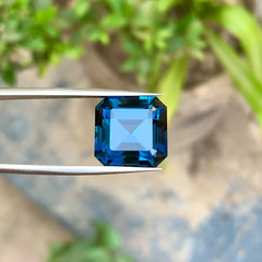Shop a 22.40 Ct London Blue Topaz from Brazil with a sophisticated Asscher cut. A deep blue loose gemstone ideal for statement and custom jewelry.