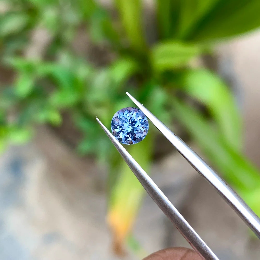 Discover the elegant beauty of this 1.00-carat natural blue spinel from Africa, expertly cut in a classic round shape. Measuring 5.6 × 5.6 × 3.8 mm, this beautiful blue spinel gemstone showcases a captivating blue color and attractive natural brilliance.