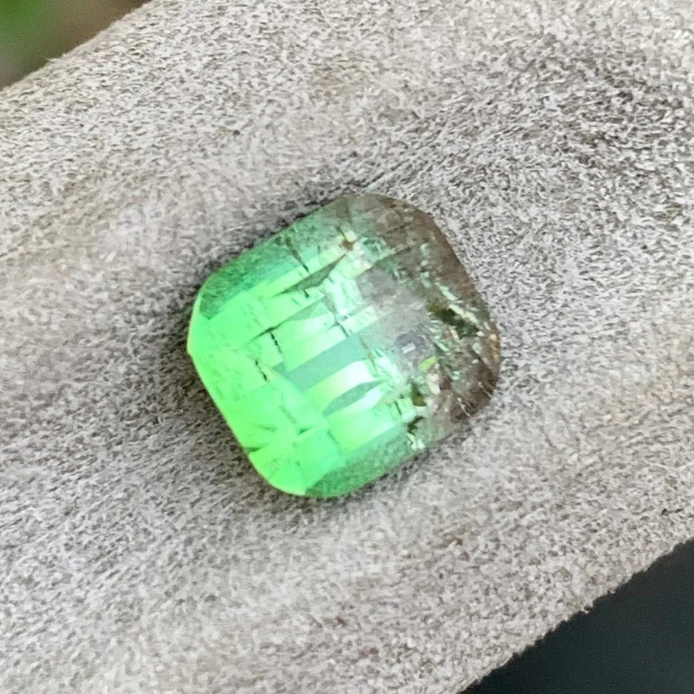 2.65 carat Bicolor Tourmaline for custom rings