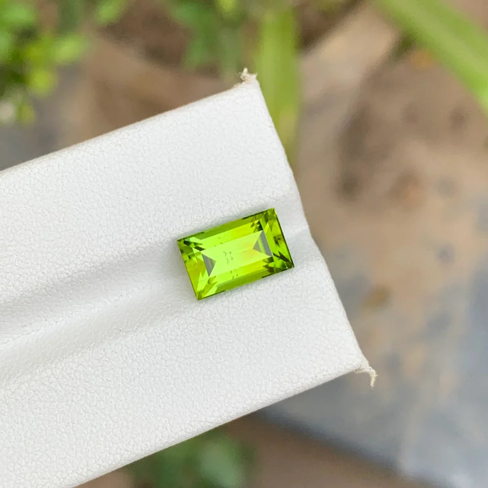 3.80 Ct Bright Green Peridot – Baguette Cut Loose Gemstone