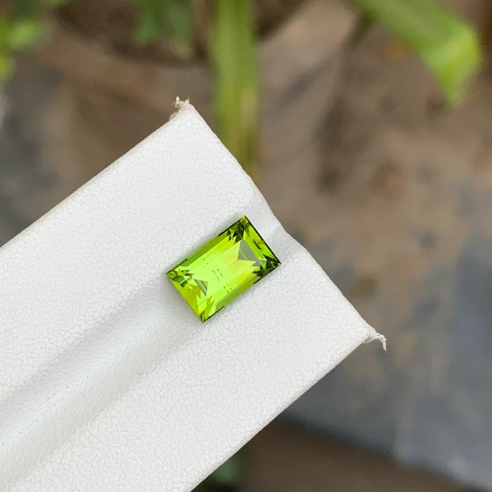 3.80 Ct Bright Green Peridot – Baguette Cut Loose Gemstone