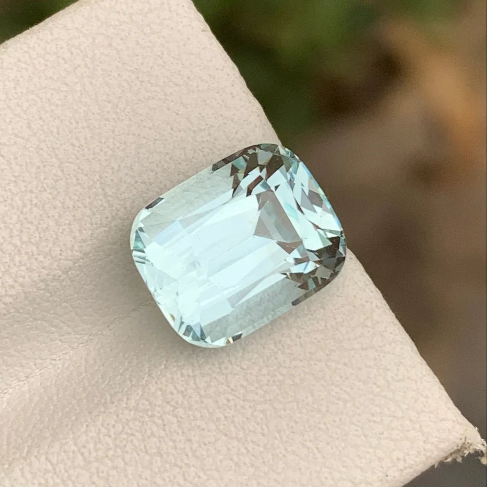 Natural aquamarine gemstone for custom jewelry