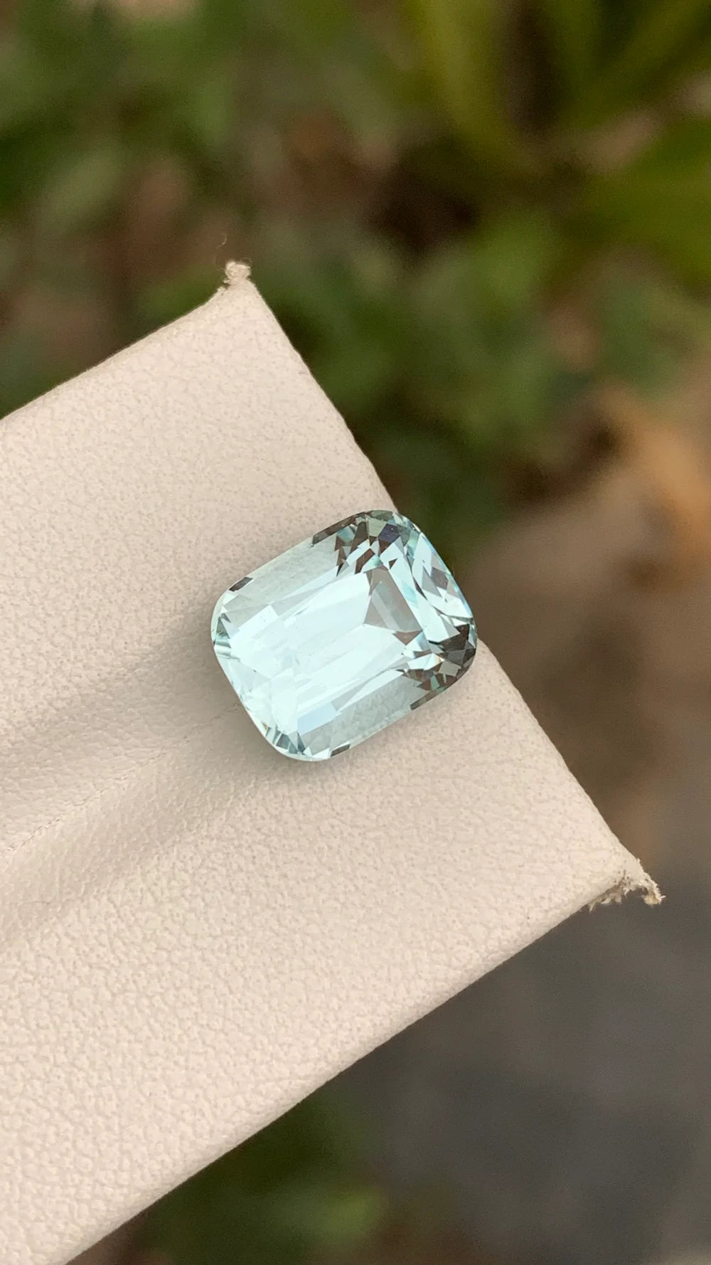 5.25 carat light blue aquamarine loose gemstone