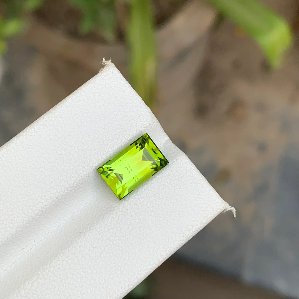 3.80 Ct Bright Green Peridot – Baguette Cut Loose Gemstone