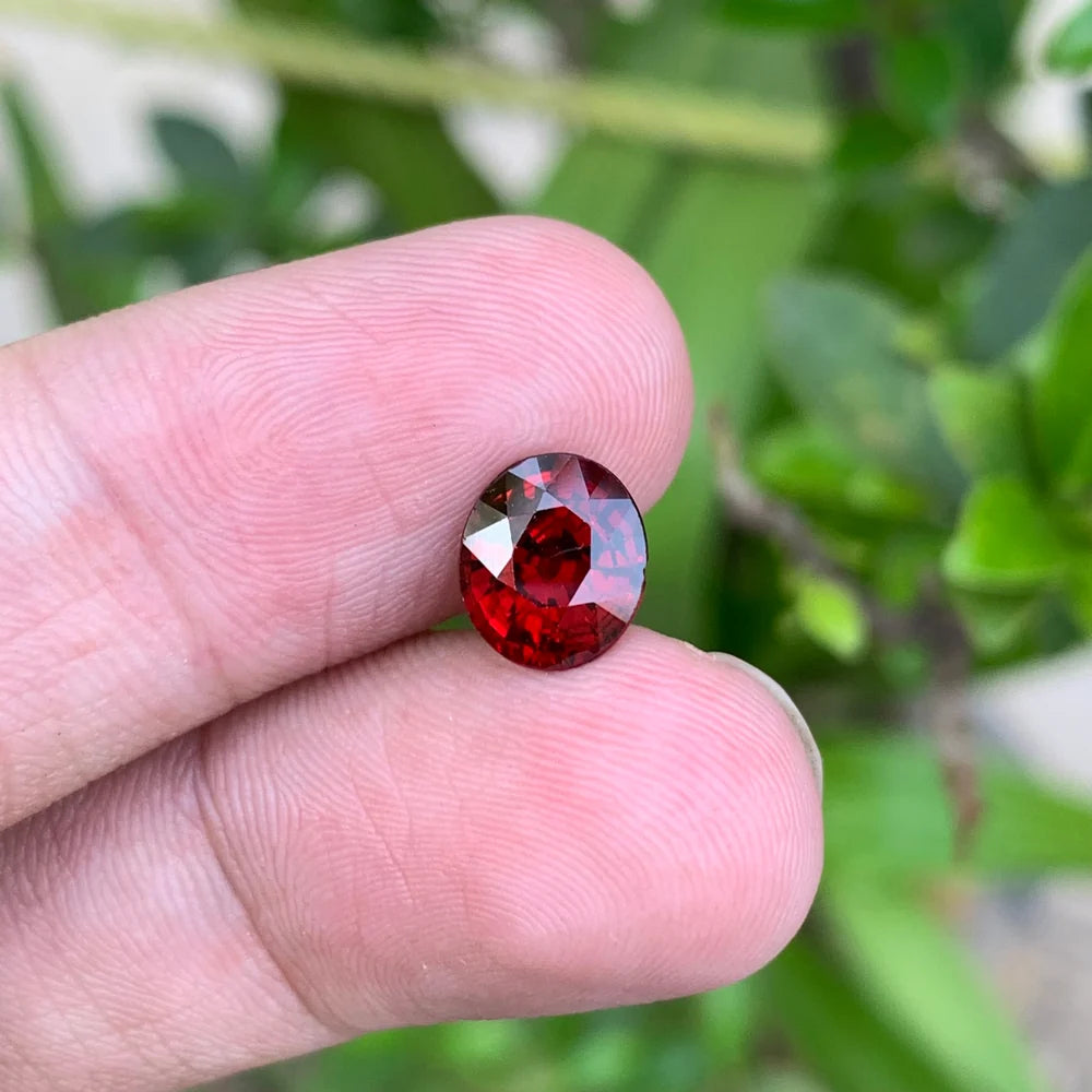 2.80 Carat Loose Rhodolite Garnet from Africa for Jewelry