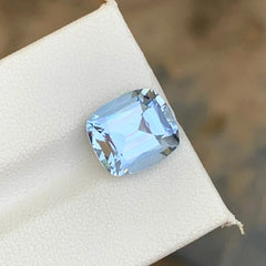 Discover the unique beauty of this 4.50-carat goshenite gemstone, featuring a delicate light purplish blue color and an elegant cushion cut.