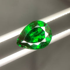 vivid green tsavorite garnet for jewelry