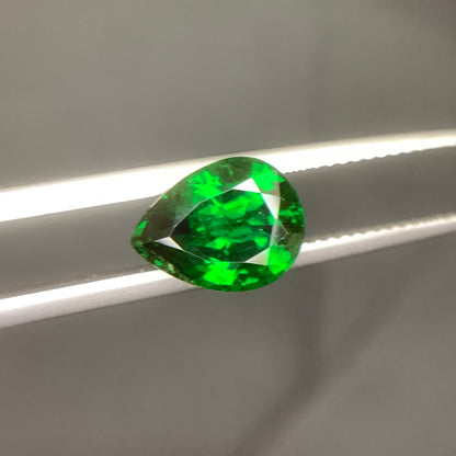 2.65 Carat Tsavorite Garnet Pear Cut – Natural Vivid Green African Garnet Gemstone