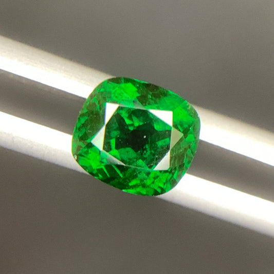 vivid green tsavorite gemstone for ring