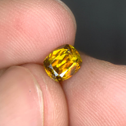 natural sphene pakistan bright dispersion gemstone close-up