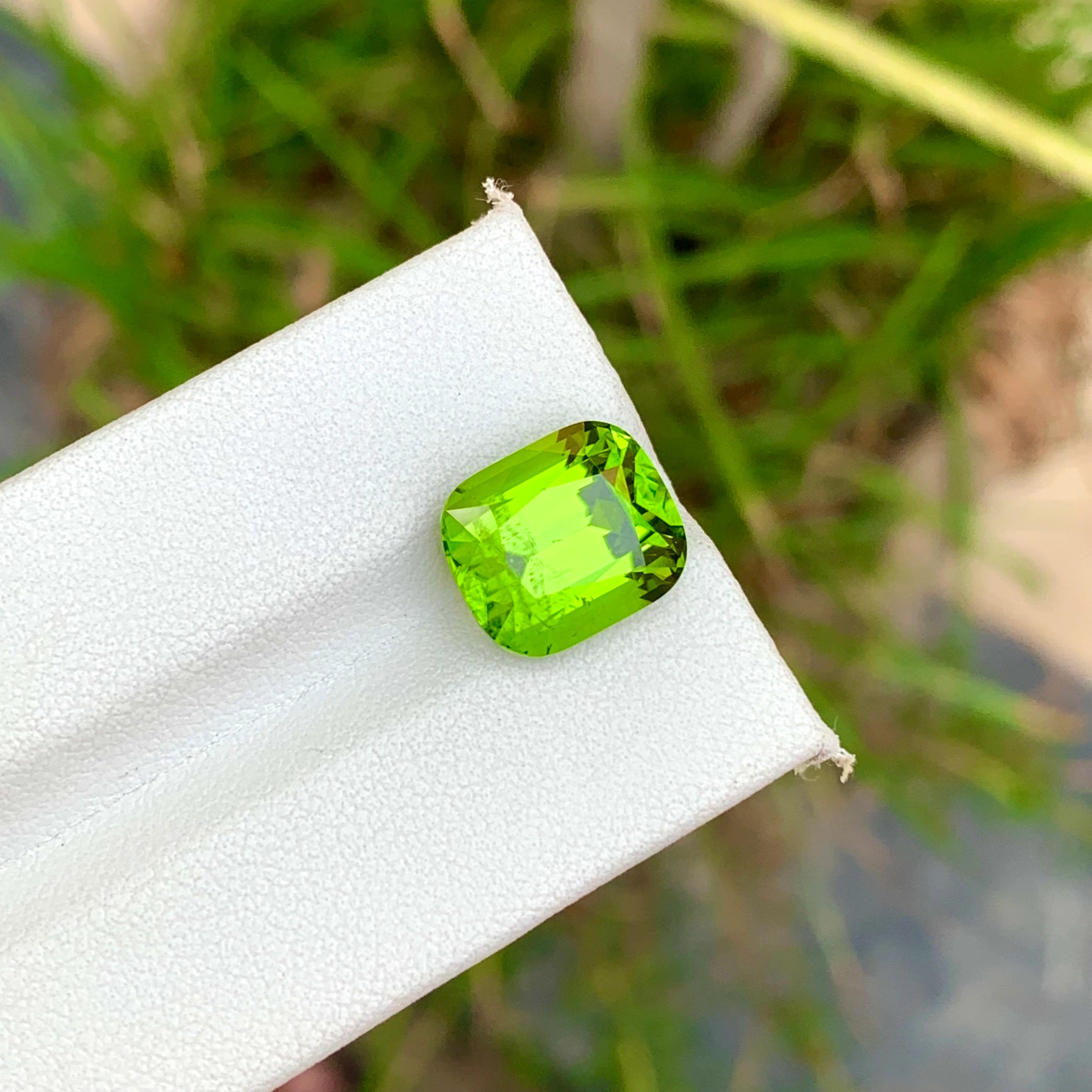 8.10 Carats Cushion Shape Peridot Stone - Natural Loose Pakistani Gemstone