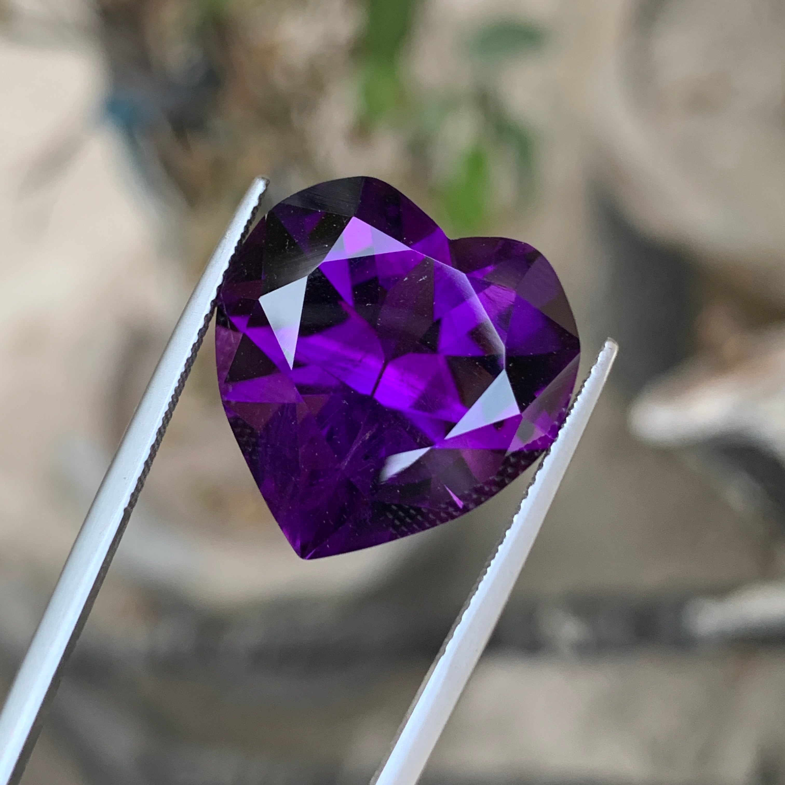 22.20 Carat Heart Shape Amethyst – Deep Purple Natural African Amethyst Gemstone