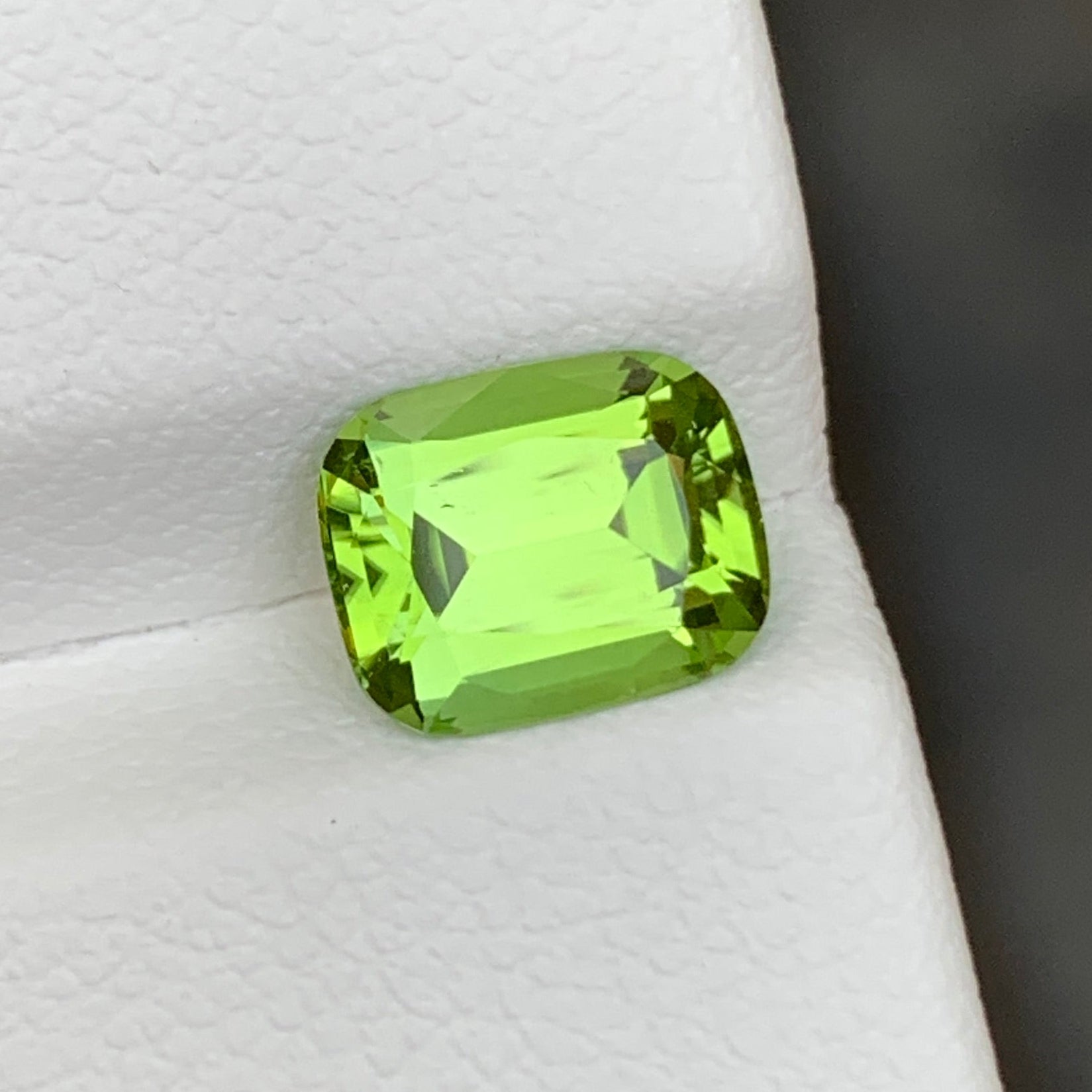 loose peridot stone