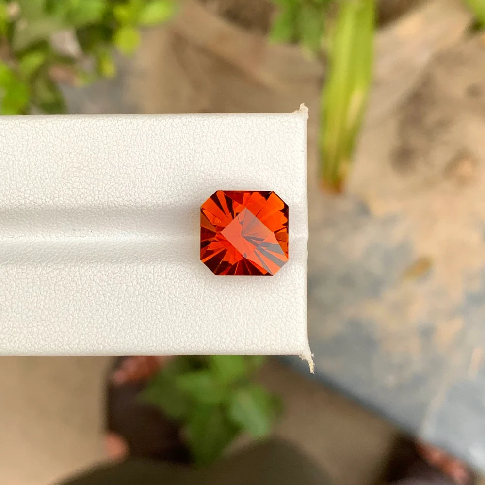 Discover the vivid beauty of this 6.75-carat Madeira citrine from Uruguay, featuring a striking bright orange color and an elegant square cut. Measuring 11.5 × 11.1 × 8.4 mm, this gemstone showcases beautiful natural brilliance and rich color, making it an excellent choice for statement rings, pendants, or fine gemstone collections.
