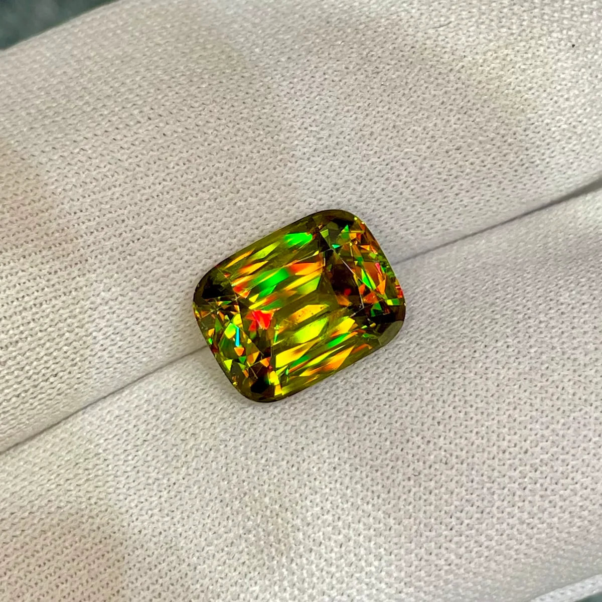 Natural loose sphene (titanite) gemstone for jewelry